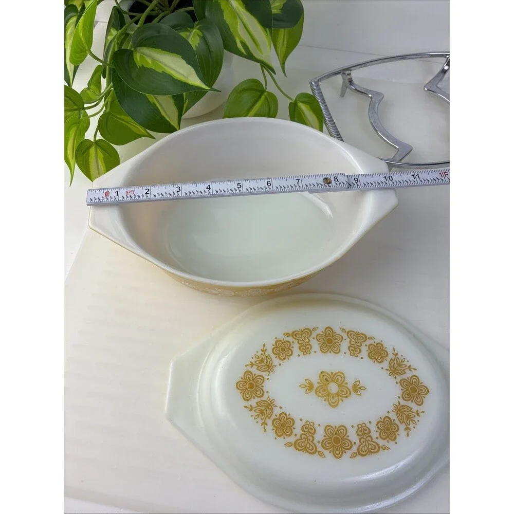 PYREX Butterfly Gold 043 1.5 Qt Oval Casserole w/ Lid & Cradle Vintage 70s